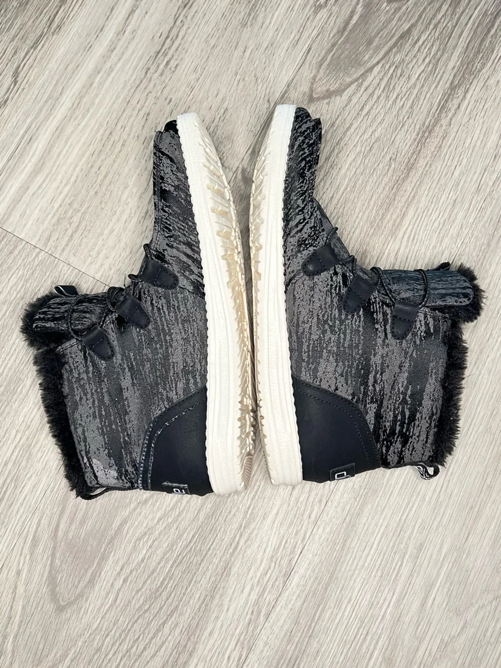 Hey Dude Lea Fur Black Sz 10 Light weight